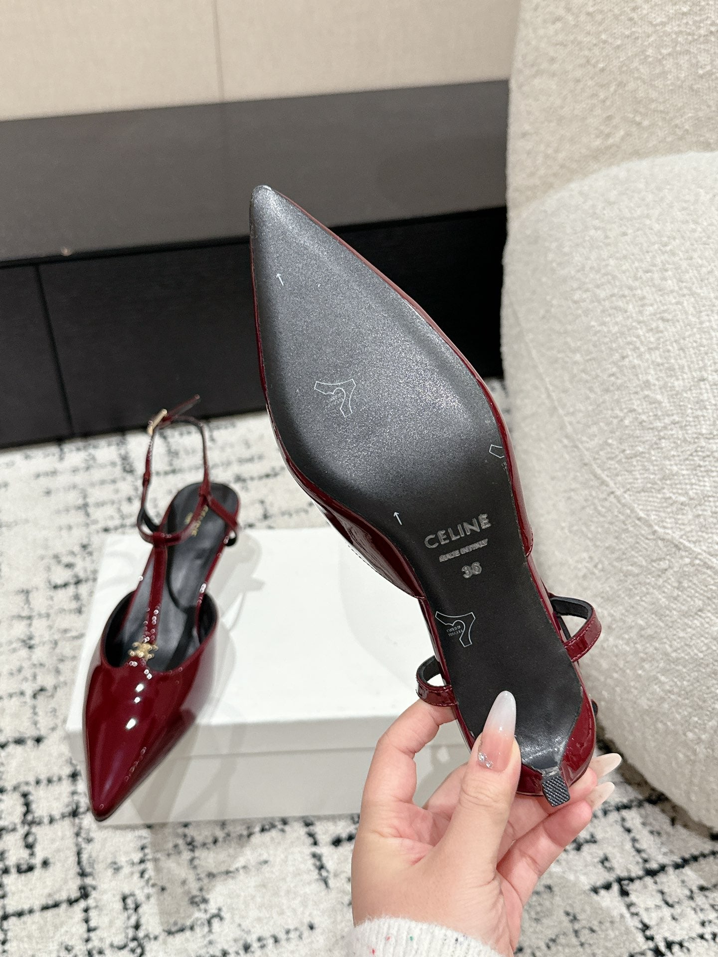 KITTEN T-BAR STRAP PUMP 5 CM IN RUBY RED PATENT CALFSKIN - 35