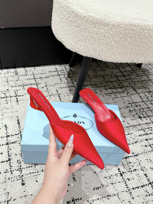 PRADA 25S ГОСТРОНОСІ МЮЛІ З ЧЕРВОНОГО АТЛАСУ – 35