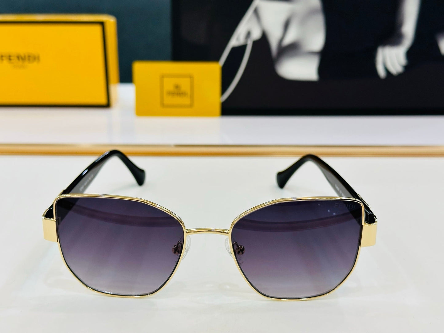 BAGUETTE SQUARE FRAME SUNGLASSES FE40051 IN METAL - Brown/ black