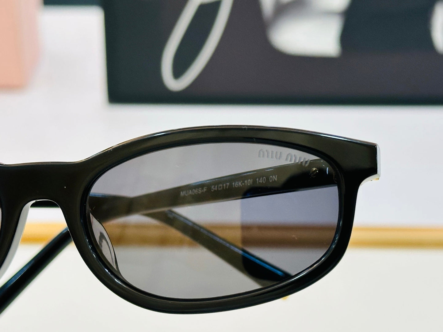 MIU SUNGLASSES IN RECTANGULAR ACETATE 646116 - Black/black