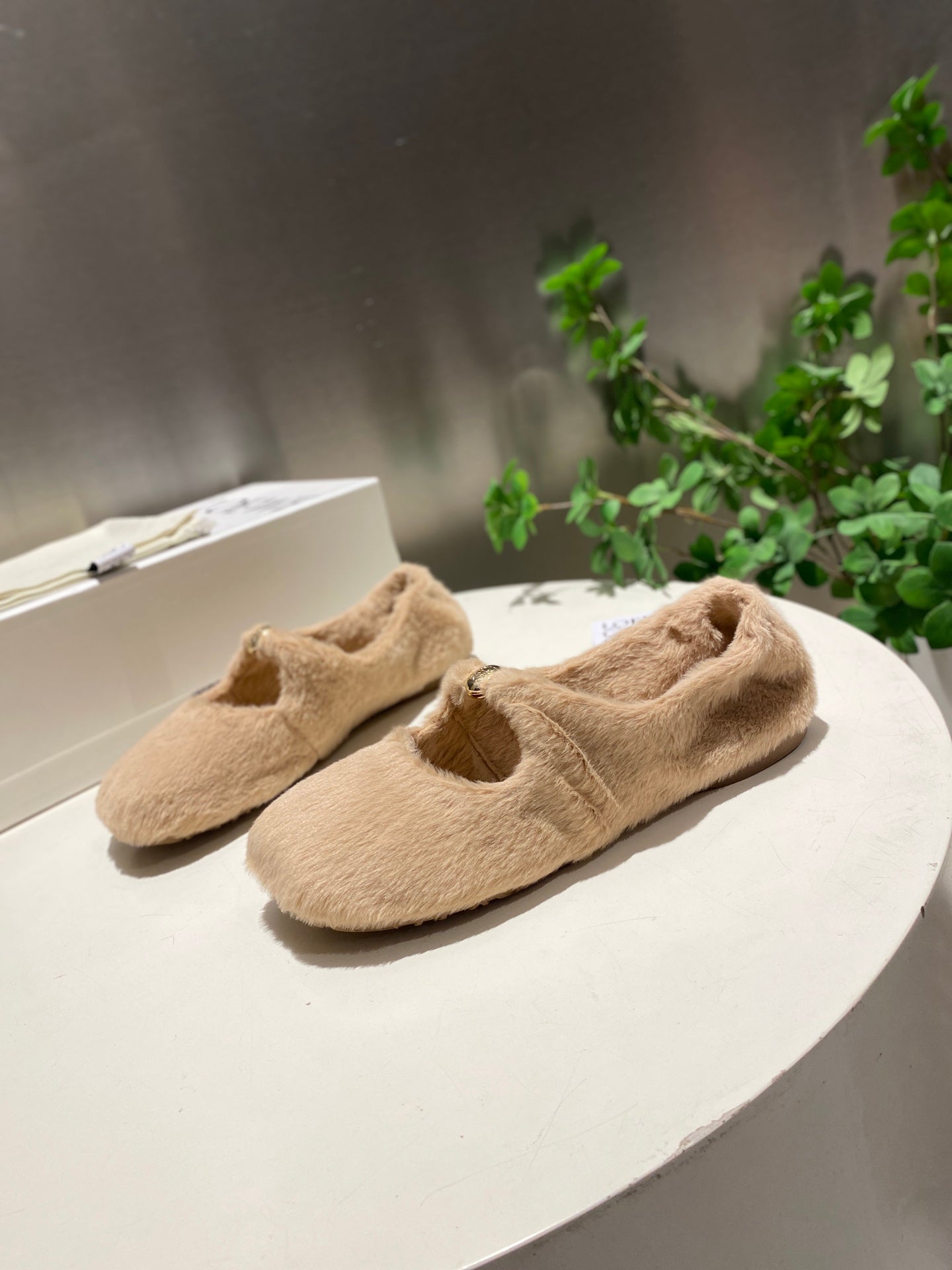 Балетки LOEWE 26S з бежевої овчини