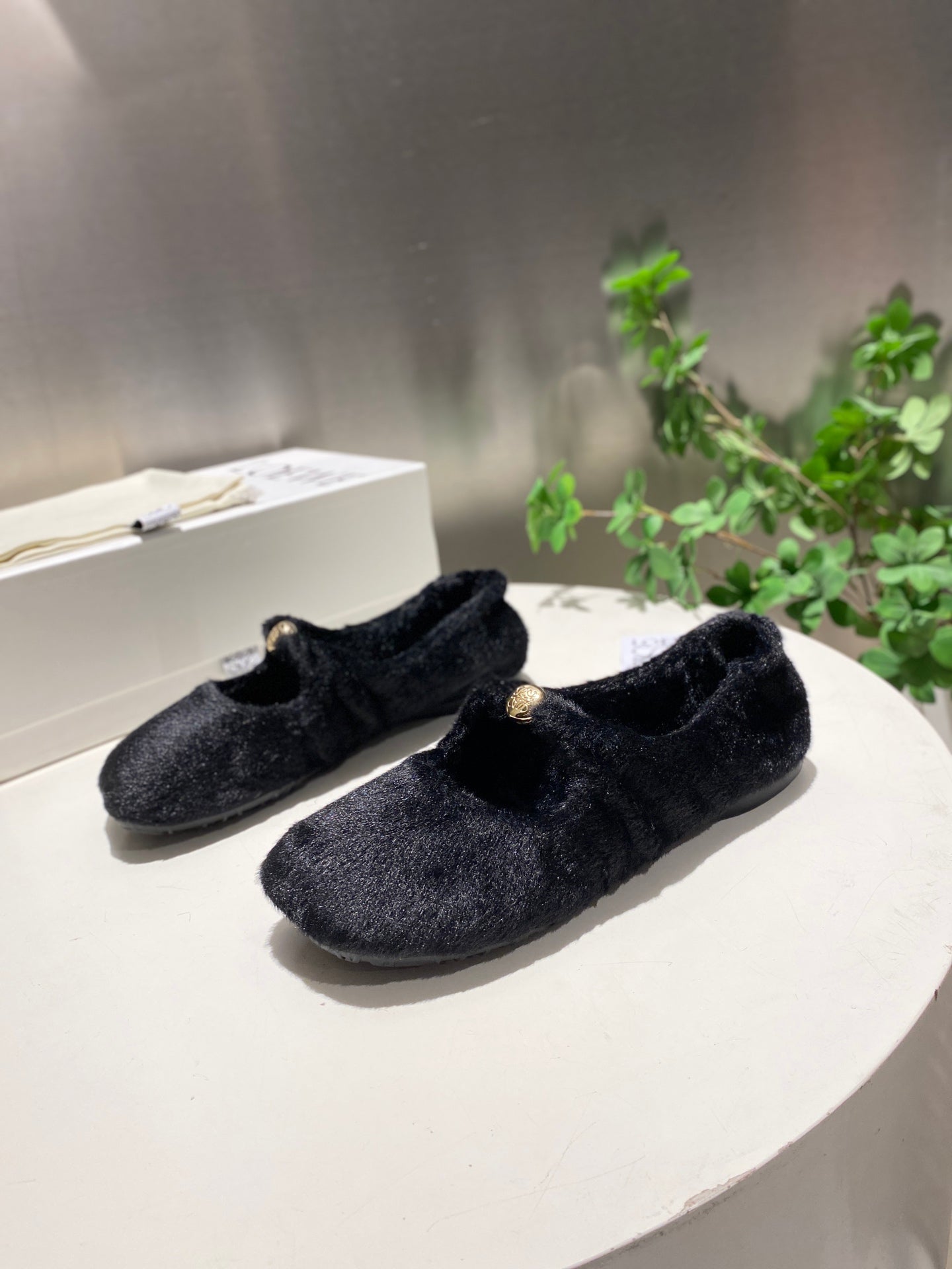 Балетки LOEWE 26S з чорної овчини
