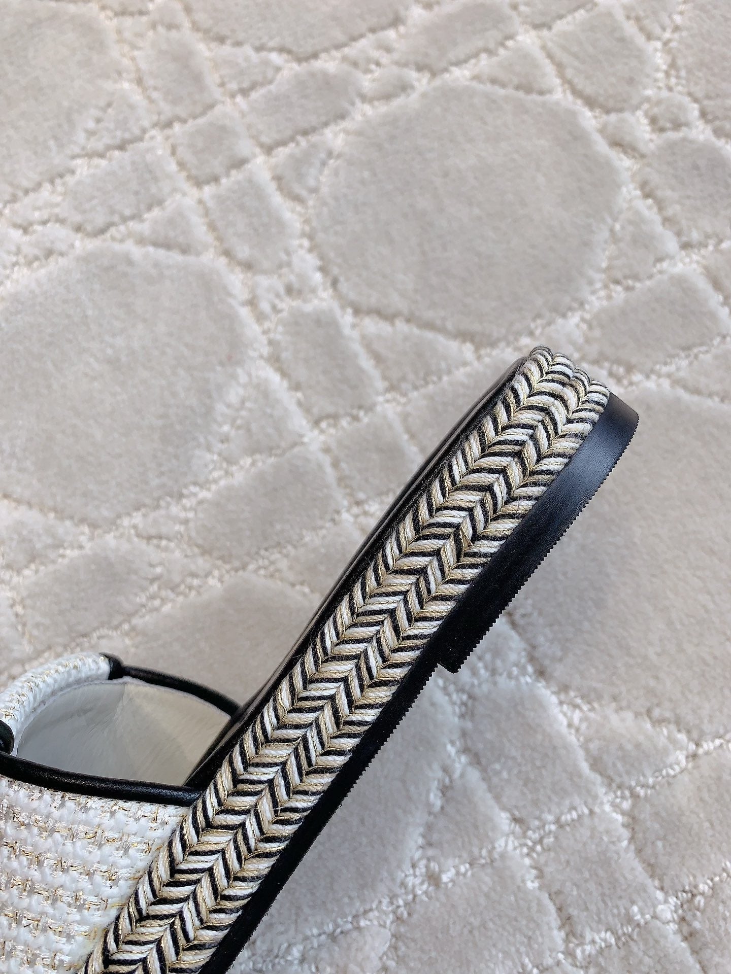 PLATFORM SLIPPERS IN WHITE WOOL AND BLACK LAMBSKIN - 35