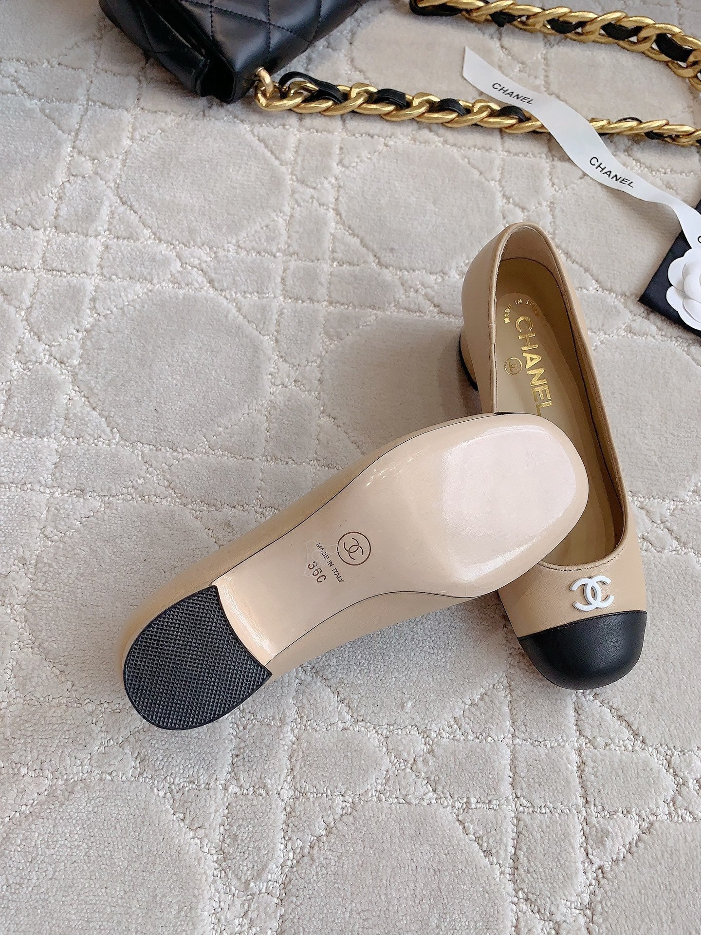 PUMP ROUNG TOE IN BEIGE CREAM MIX BLACK SHEEPSKIN - 34