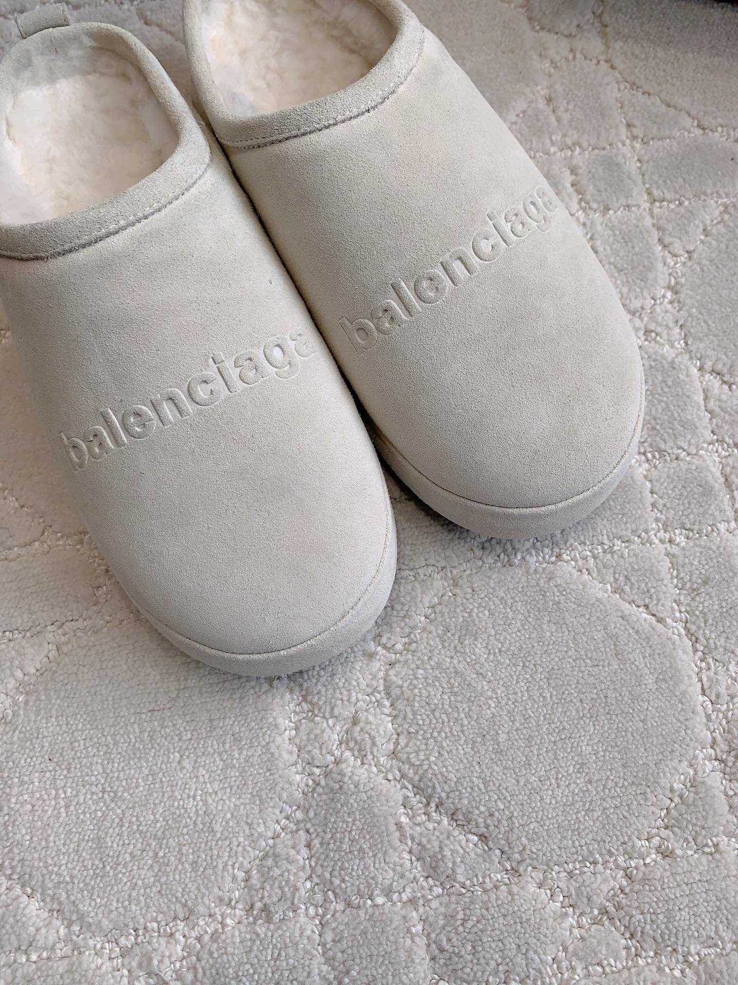 ALASKA SLIPPER IN WHITE SUEDE - 35