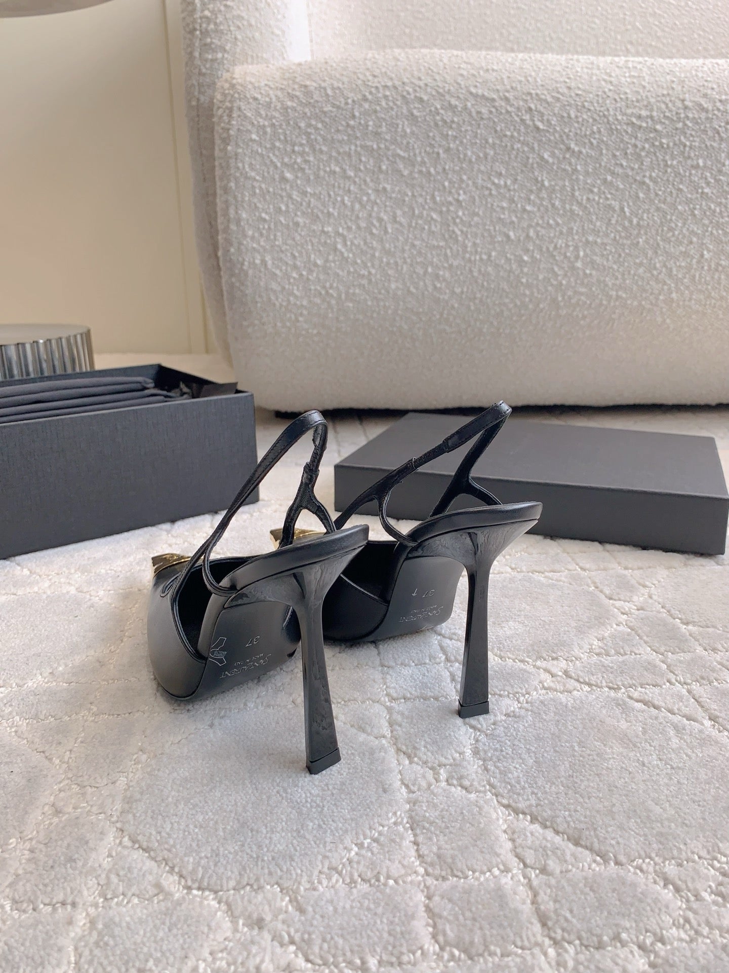 HIGH HEEL 10 CM SLINGBACK IN BLACK CALFSKIN WITH GOLD HARDWARE - 35