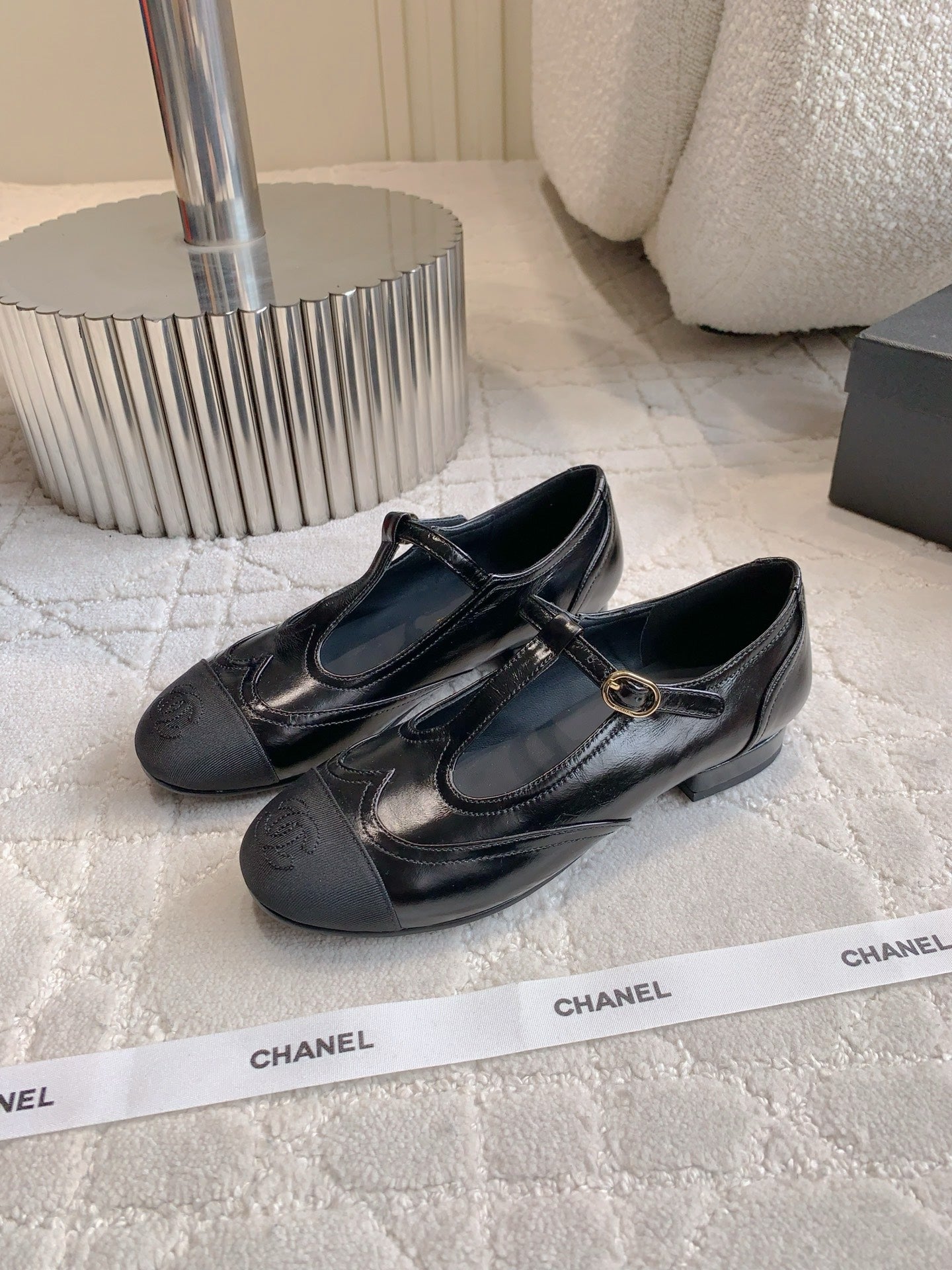CHANEL 25S MARY JANE IN BLACK FULL CALFSKIN AND CANVAS GOLD HARDWARE - 35