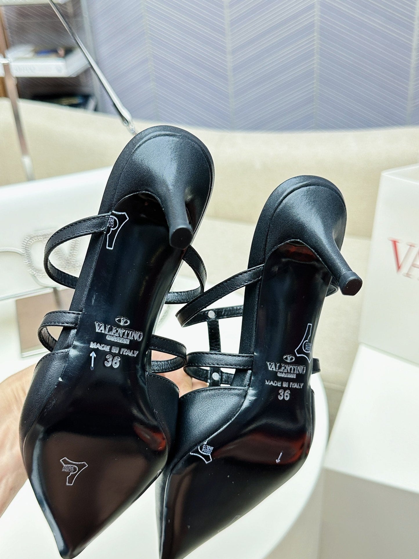 ROCKSTUD WISPY BLACK CALFSKIN MULE 60MM - 34