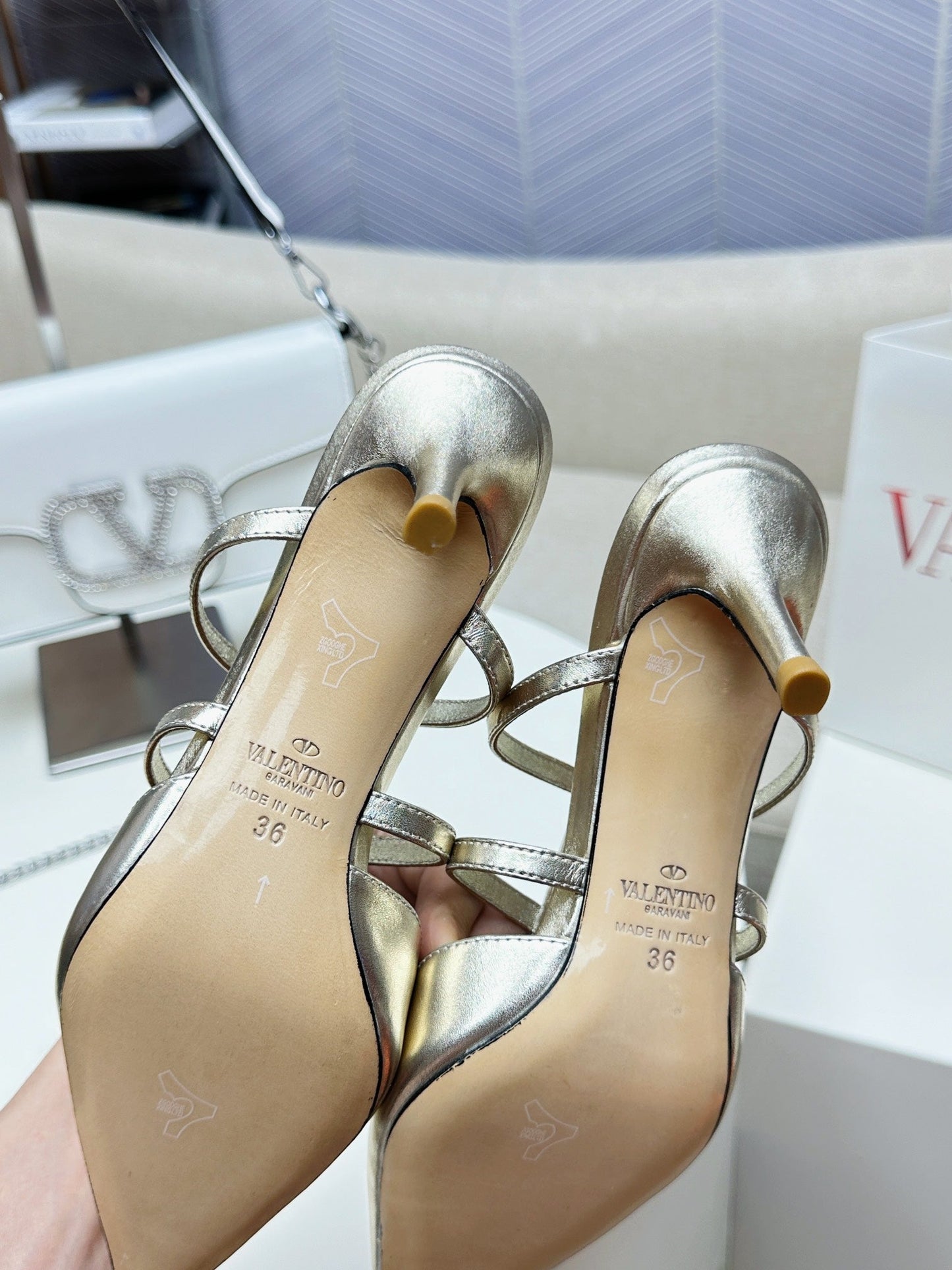 ROCKSTUD WISPY GOLD CALFSKIN MULE 60MM - 34