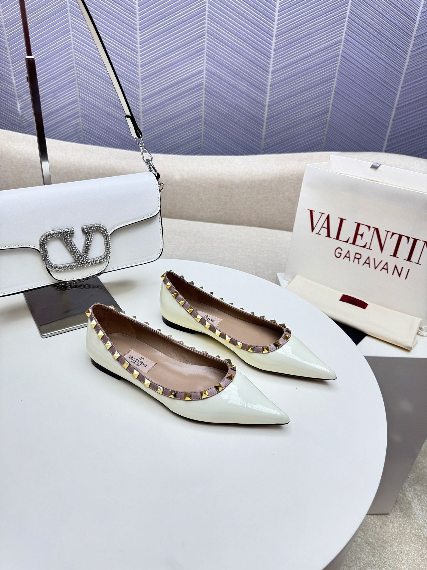 ROCKSTUD FLAT PUMP IN WHITE CALFSKIN - 34