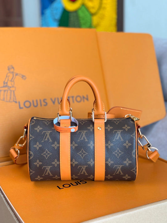 LV 25S KEEPALL CARGO 25 З КОРИЧНЕВОЇ МОНОГРАМНОЇ КАНВИ ТА ТЕЛЯЧОЇ ШКІРИ, ЗОЛОТА ФУРНІТУРА