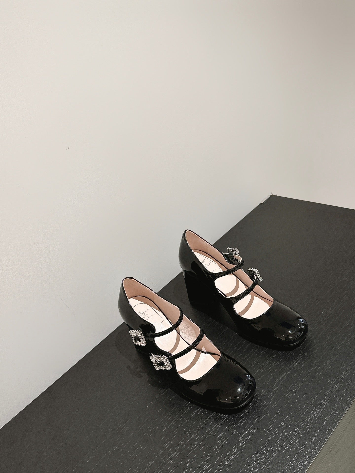 TRÈS VIVIER MARY JANE DOUBLE-STRAP PUMPS IN BLACK PATENT CALFSKIN - 35
