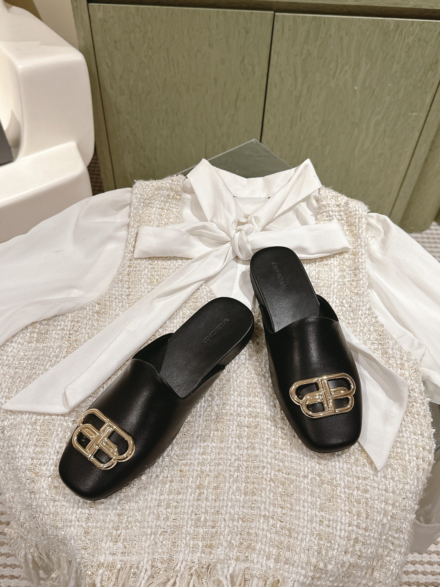 FLAT MULES IN BLACK SMOOTH CALFSKIN GOLD BUCKLE - 34