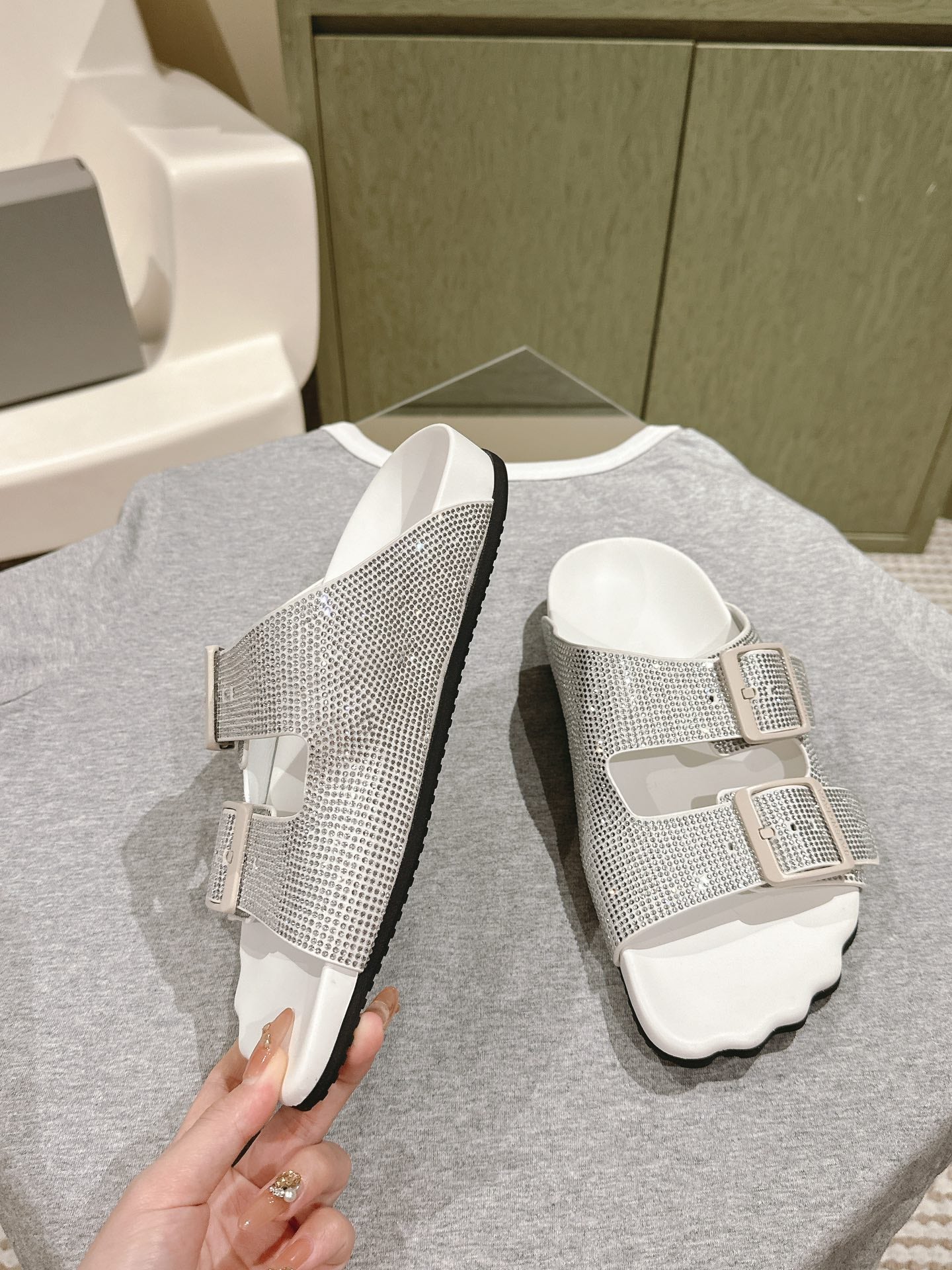 BIRKENSTOCK SLIPPERS ATTACHED RHINESTONES IN WHITE CALFSKIN - 35