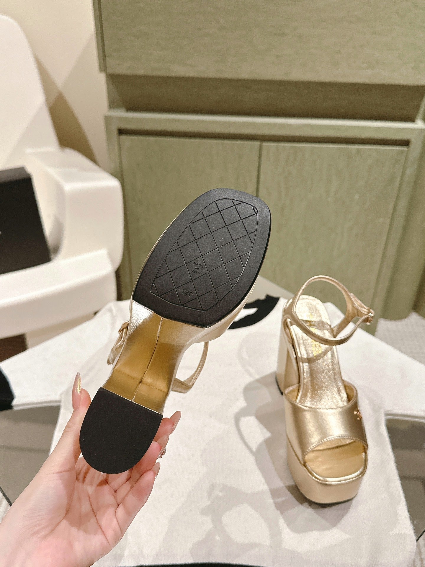 CC HIGH SANDAL GOLDEN CALFSKIN - 35
