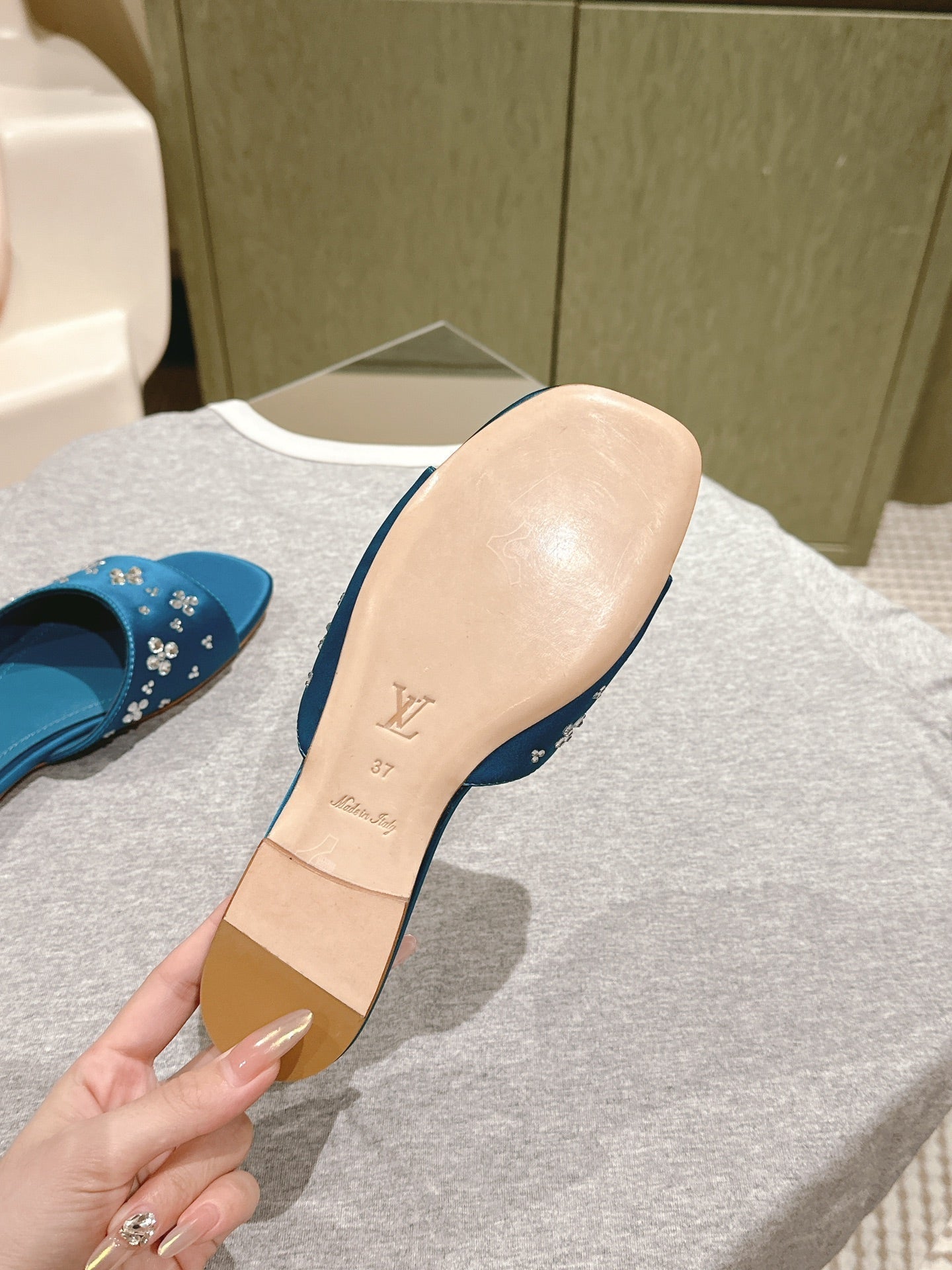 LV WOMEN FLAT MULE IN COBALT BLUE SATIN WITH RHINESTONE - 35