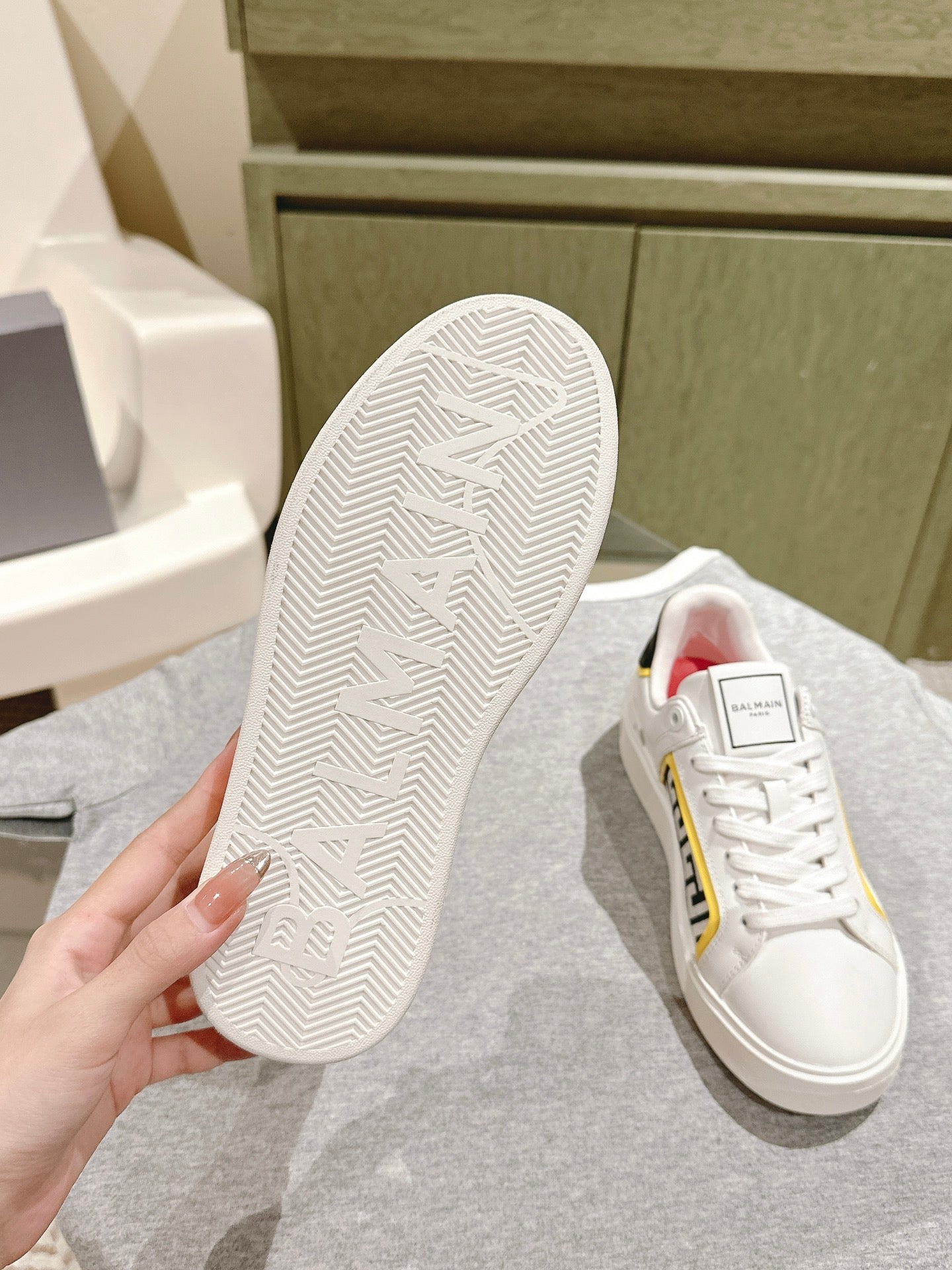 КРОСІВКИ BALMAIN 26S З БІЛОЇ ТЕЛЯЧОЇ ШКІРИ ТА БЕЖЕВОГО ПОЛОТНА