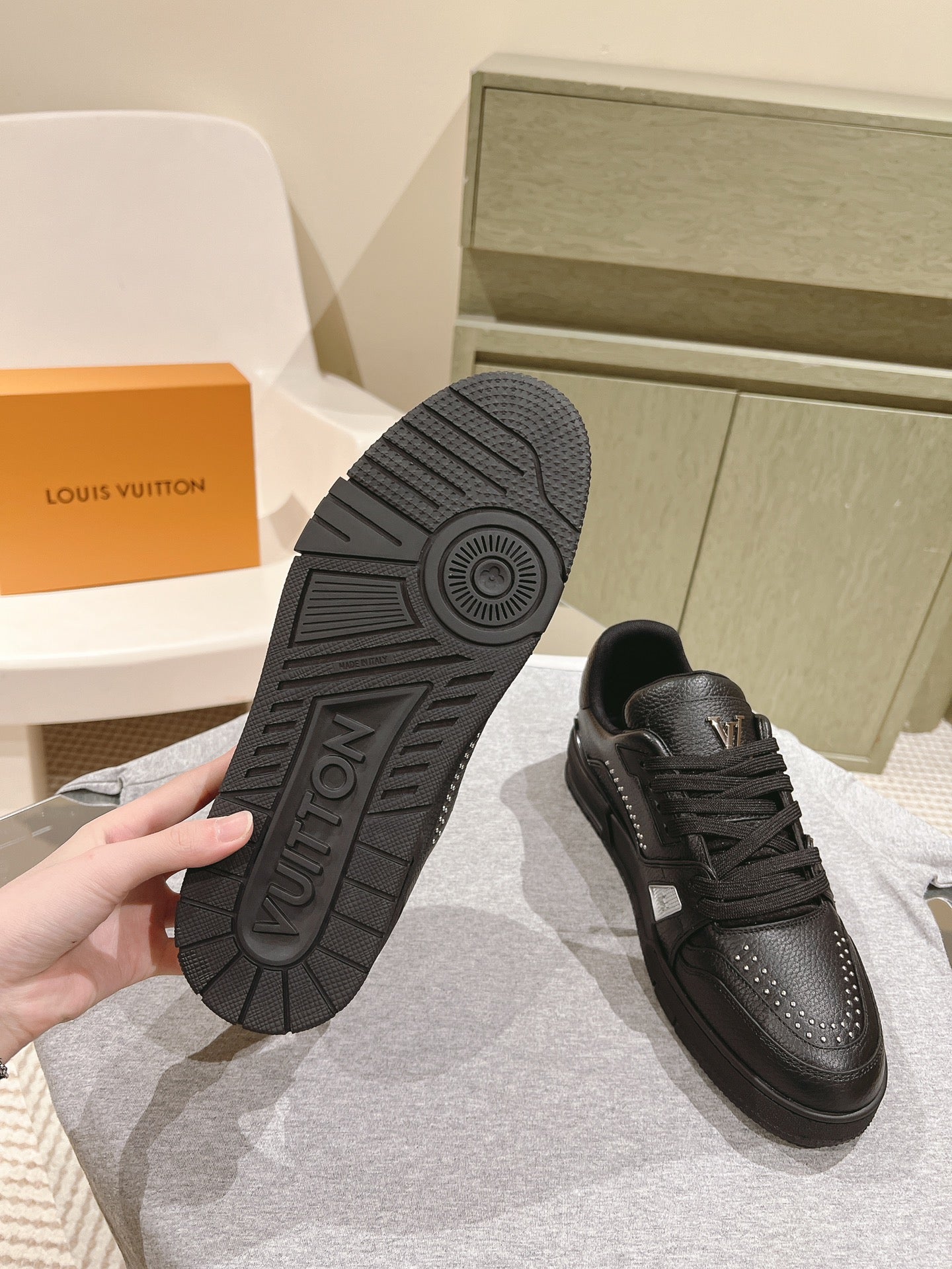 LV TRAINER SNEAKER IN BLACK CALFSKIN - 35