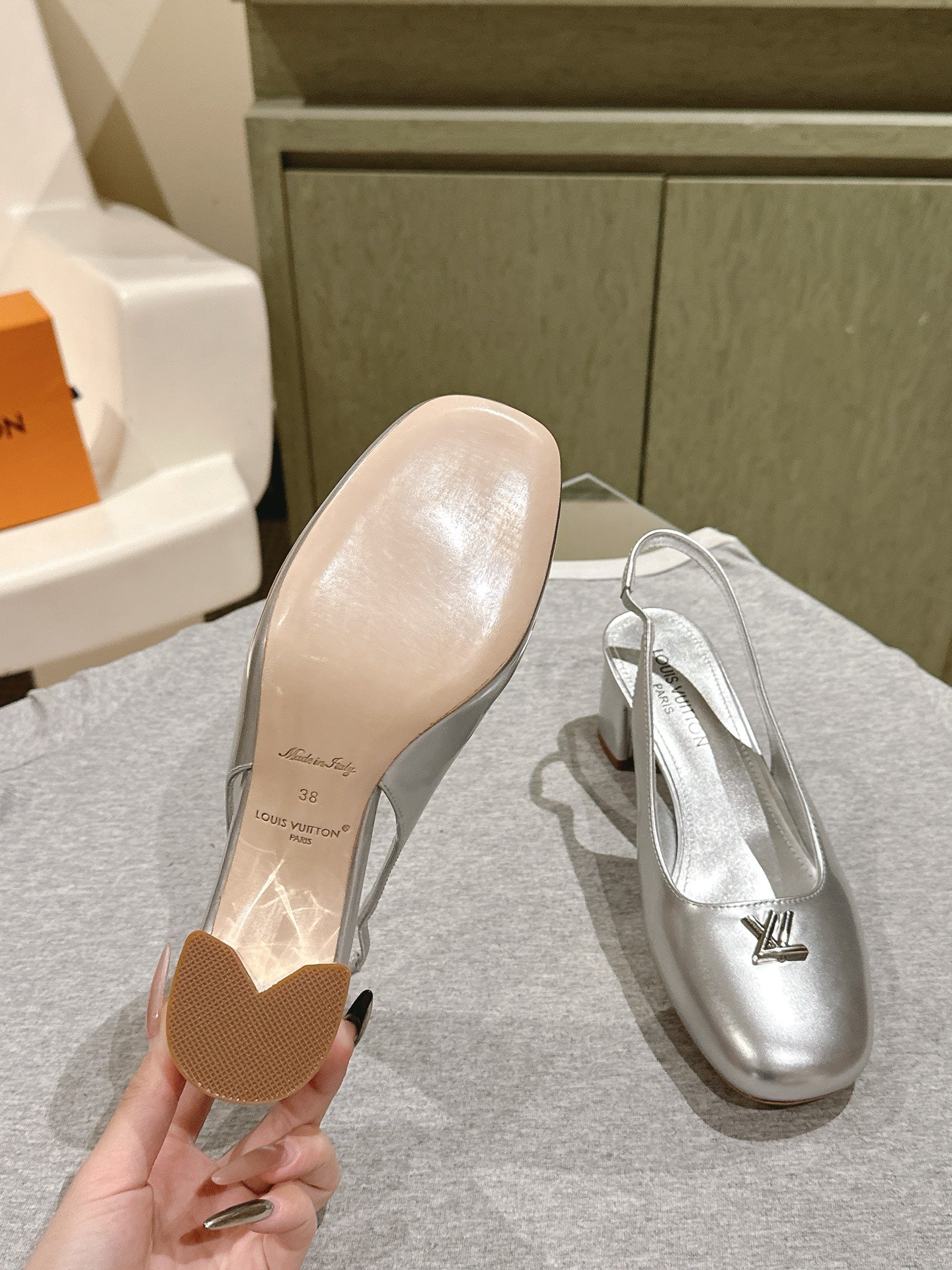 SWING SLINGBACK PUMP 55 MM IN SILVER CALFSKIN - 35
