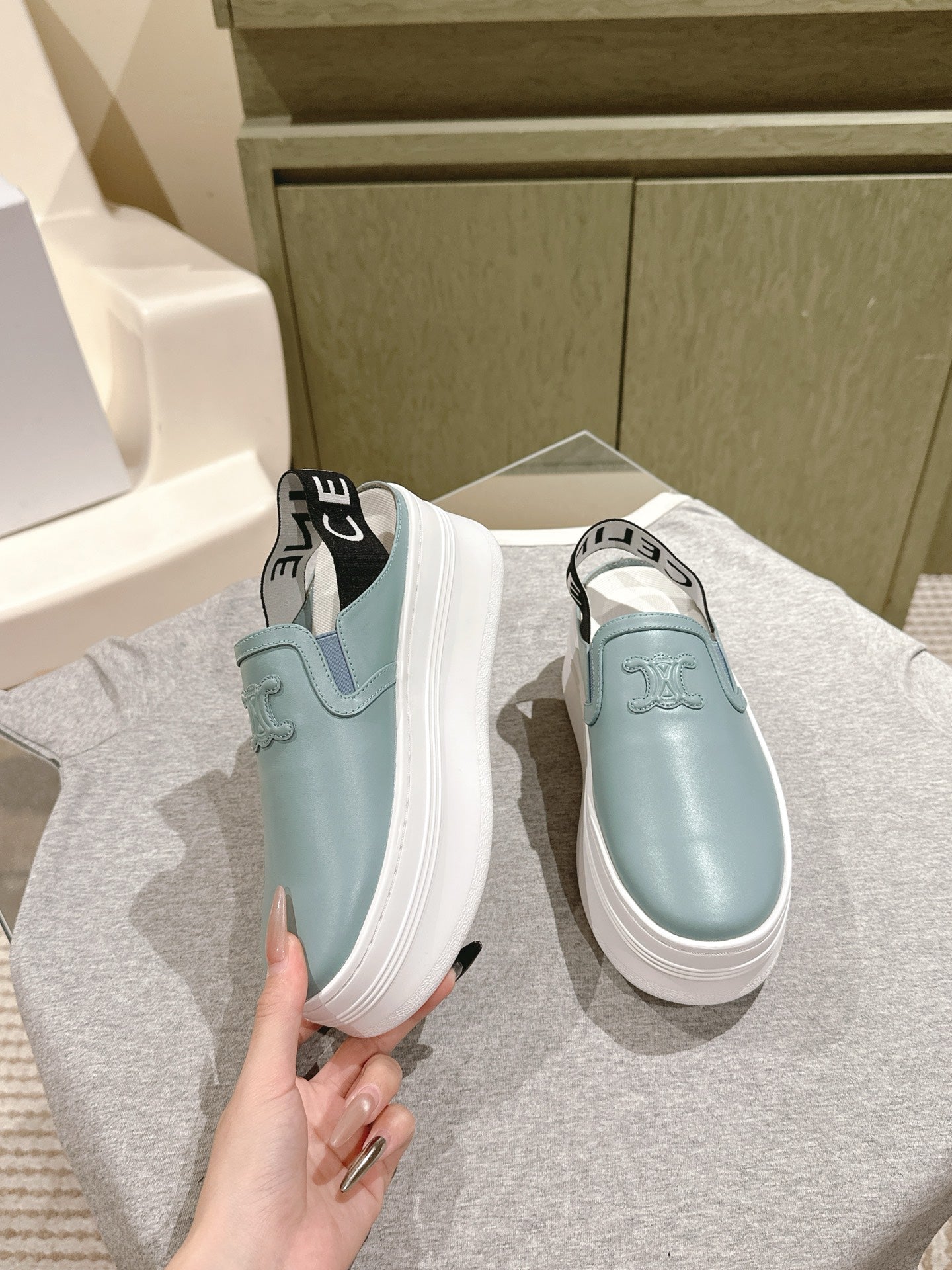 THICK-SOLED ELASTIC BACKLESS SHOES GRANNY SMITH BLUE SHINY CALFSKIN - 35