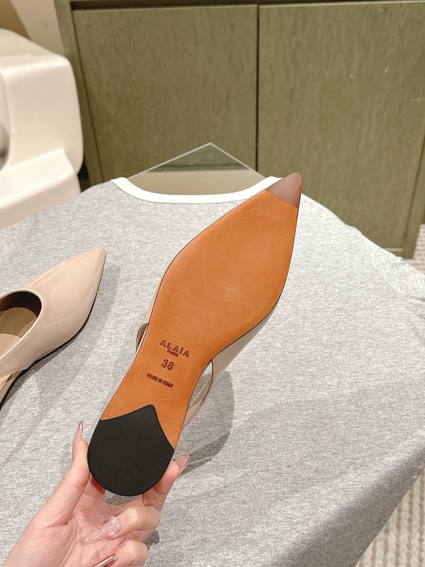 ALAIA SLINGBACK 25S IN LIGHT BEIGE PATENT LEATHER - 35