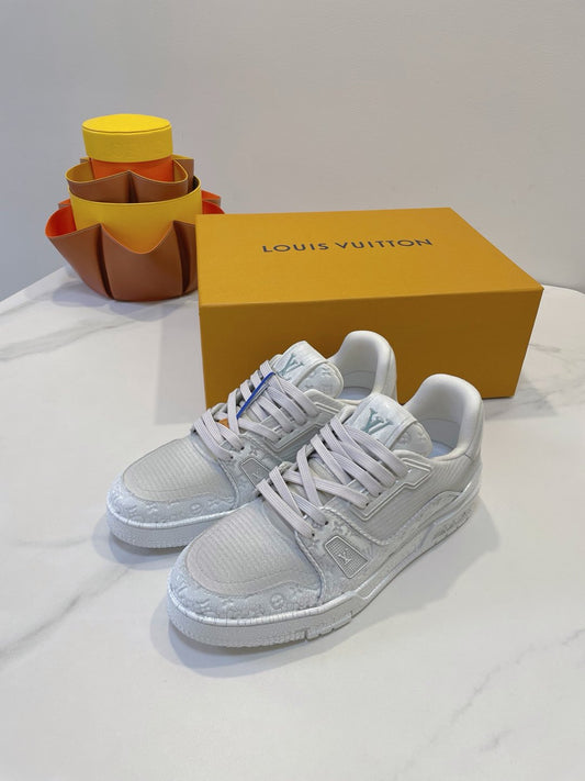 LV TRAINER MAXI SNEAKER IN WHITE EMBOSSED CALFSKIN - 35