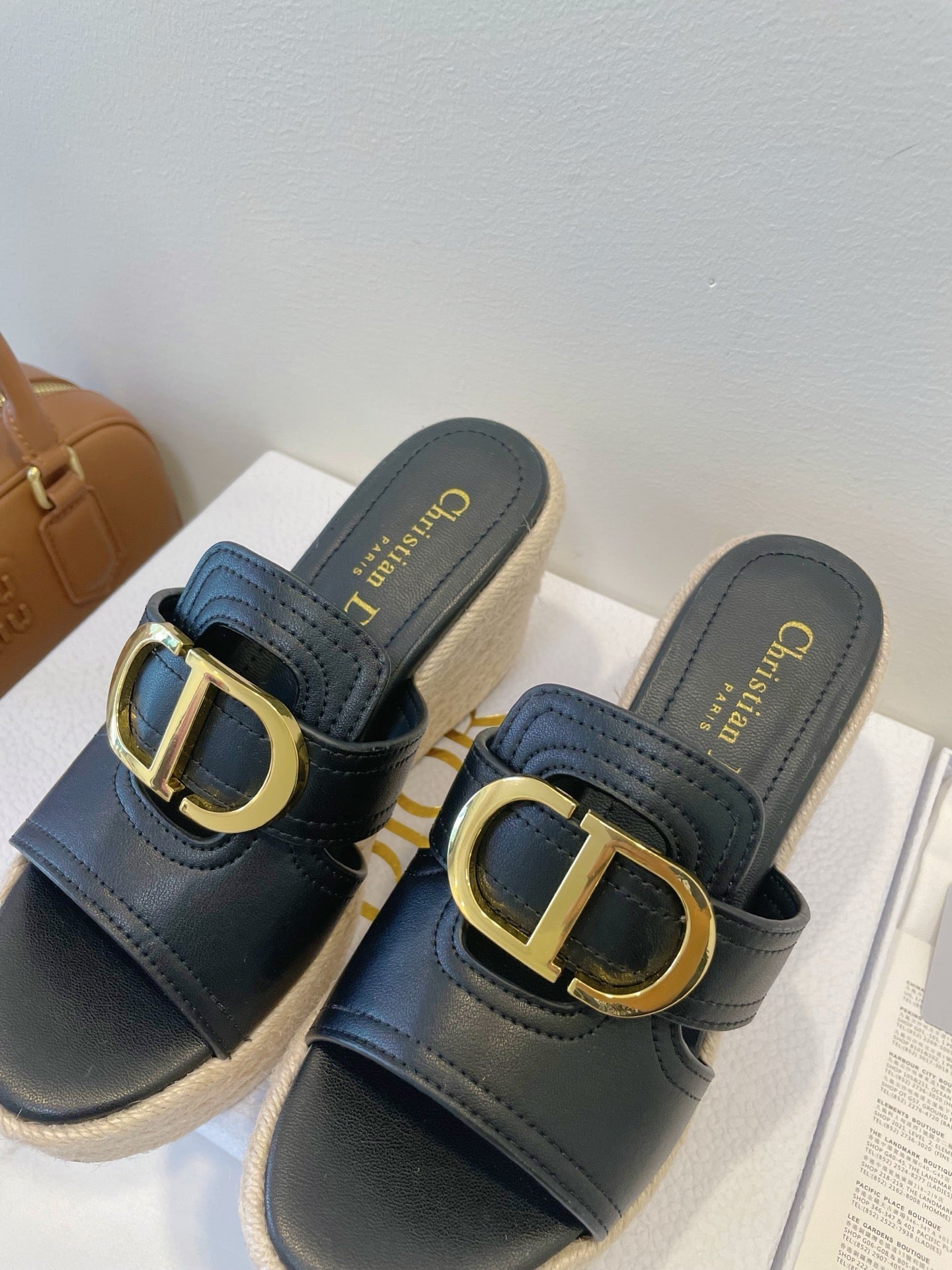 MONTAIGNE WEDGE SLIDE 95MM IN BLACK CALFSKIN - 35