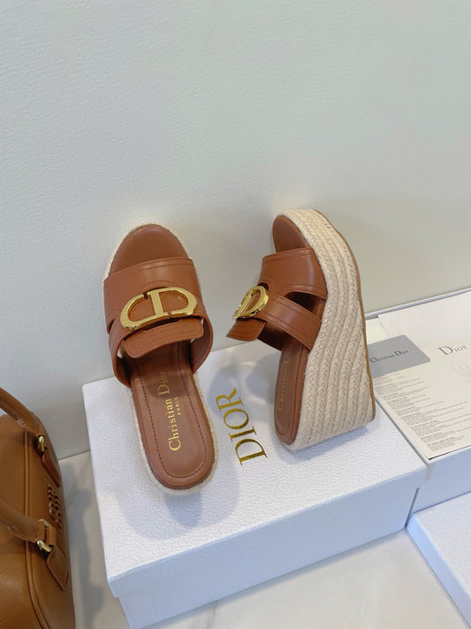 MONTAIGNE WEDGE SLIDE 95MM IN BROWN CALFSKIN - 35