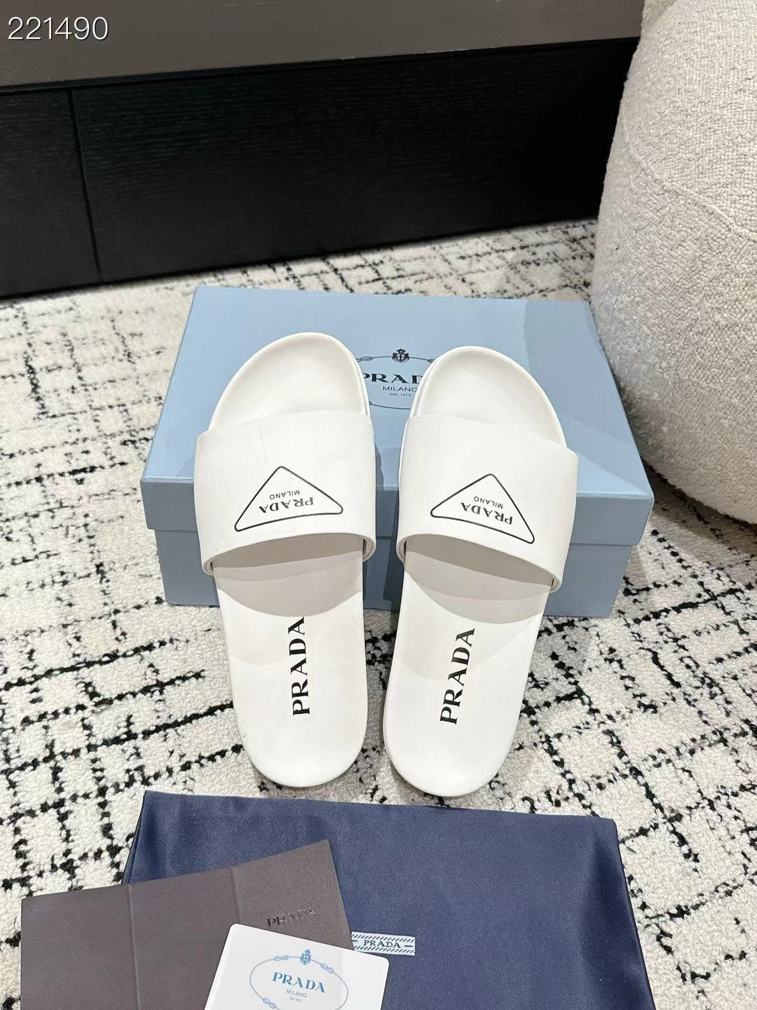 PRADA 25S RUBBER SLIDE IN WHITE CALFSKIN WITH LOGO - 35