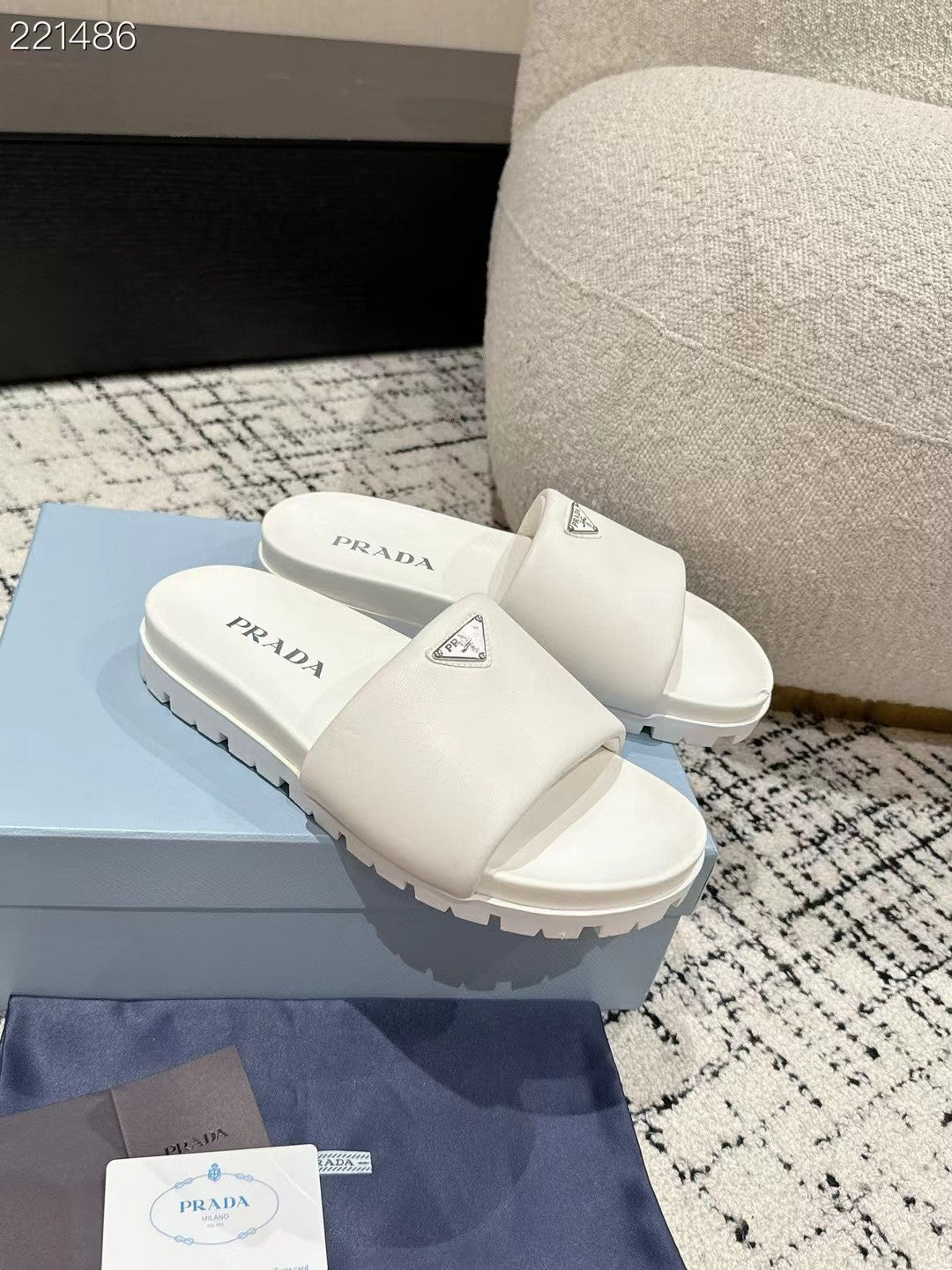 PRADA 25S PADDED SLIDES IN WHITE CALFSKIN WITH LOGO - 35