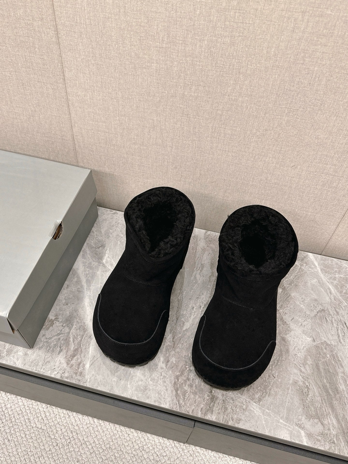 ALASKA BOOTIE IN BLACK SUEDE AND WOOL LINING - 35