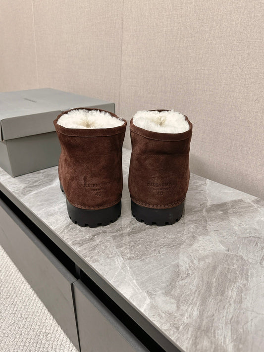 ALASKA BOOTIE IN CHOCOLATE SUEDE AND WOOL LINING - 35