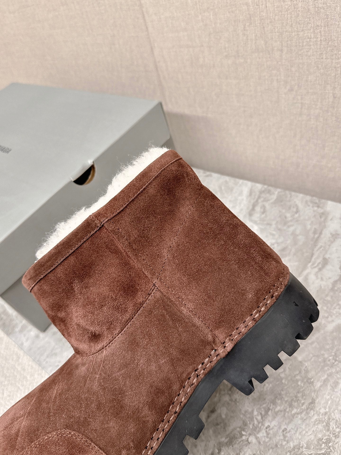 ALASKA BOOTIE IN CHOCOLATE SUEDE AND WOOL LINING - 35