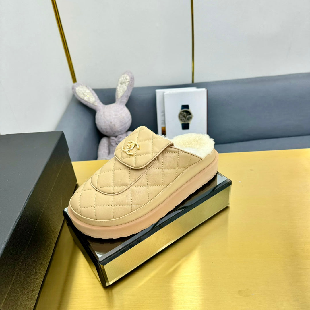 THICK-SOLED SLIDE IN LIGHT YELLOW LAMBSKIN AND WOOL LINING - 35
