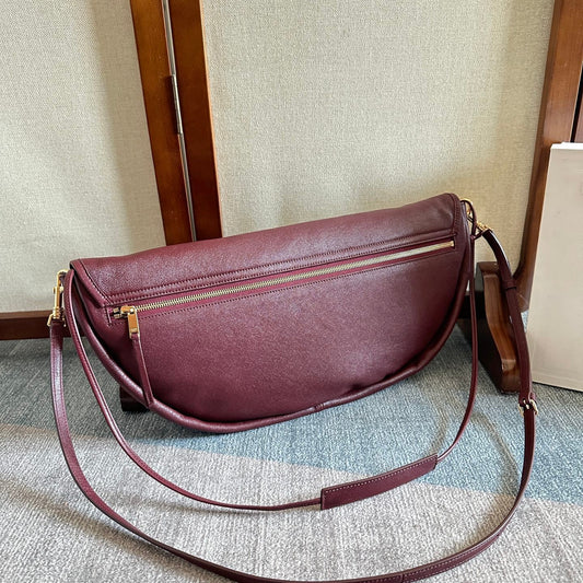 СУМКА CELINE 25S HALFMOON SOFT TRIOMPHE 46 ММ З М'ЯКОЇ БЛИСКУЧОЇ ОВЕЧОЇ ШКІРИ КОЛЬОРУ СИРАХ