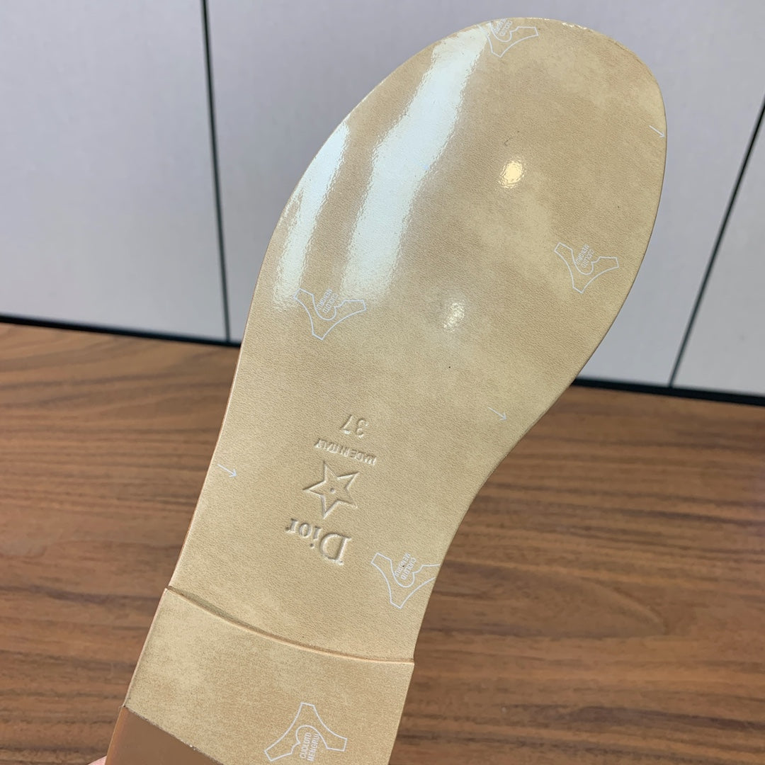 DWAY SLIDE BEIGE CALFSKIN AND GOLD LOGO - 34