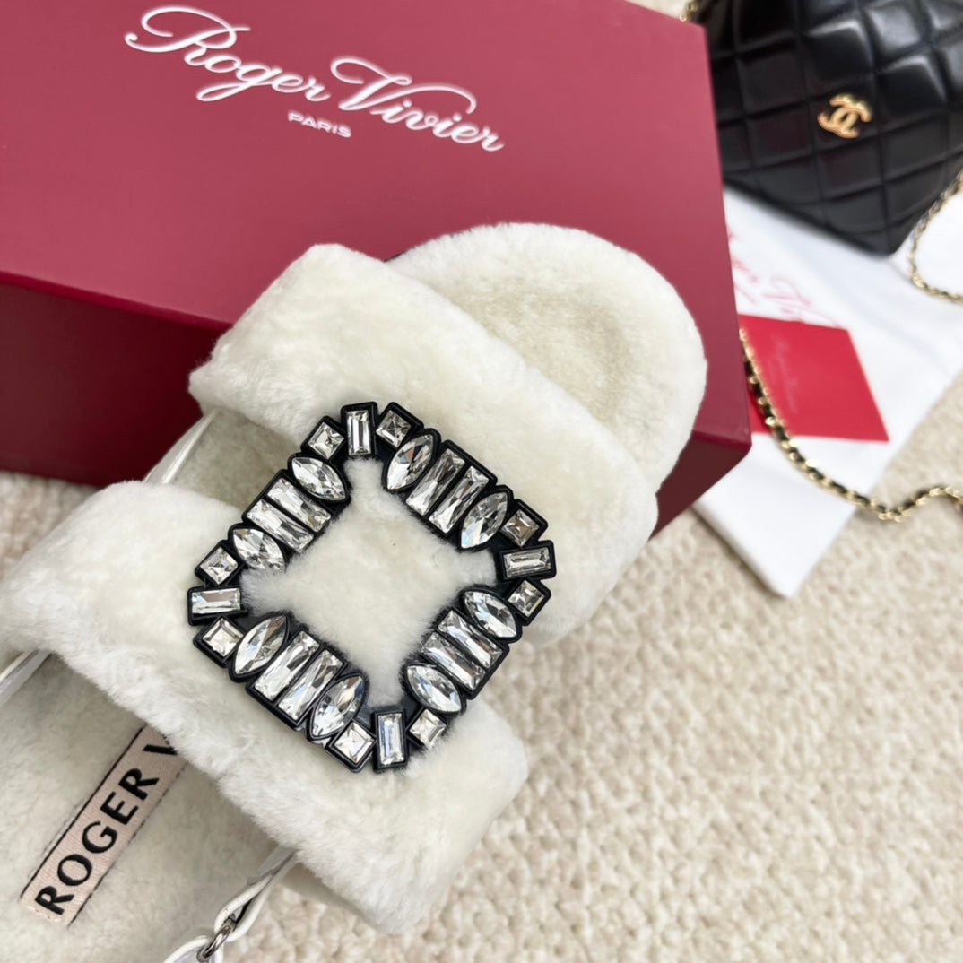 VIV' WINTER FUR STRASS BUCKLE SANDALS IN WHITE SHEEPSKIN - 35
