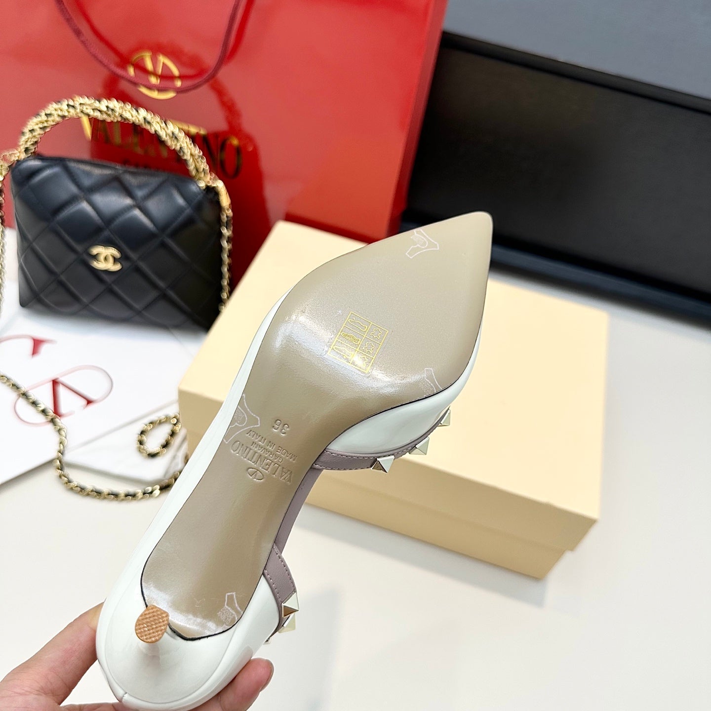 VLTN ROCKSTUD HEELS 25S 60 MM IN WHITE GLOSSY LEATHER - 34