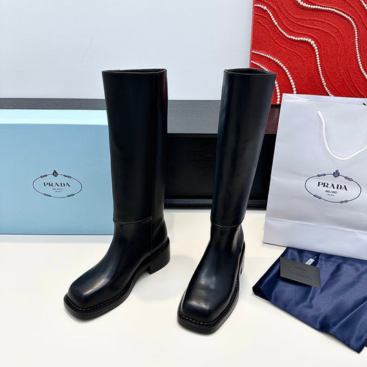 PRADA 25S SQUARE-TOE HIGH-CUT BOOTS IN BLACK CALFSKIN - 35