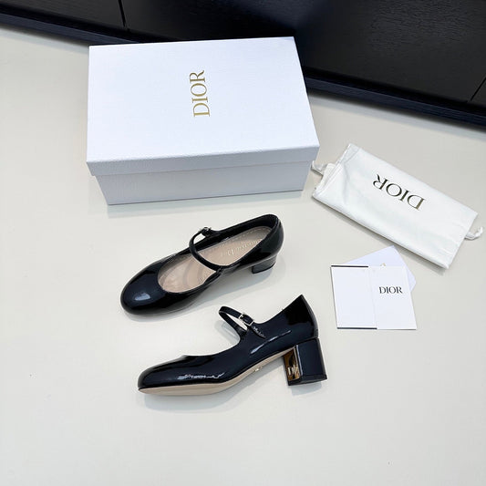 ЖІНОЧІ ТУФЛІ МЕРІ ДЖЕЙН DIOR 26S, 45 ММ, З ЧОРНОЇ ЛАКОВАНОЇ ТЕЛЯЧОЇ ШКІРИ, З ФУРНІТУРОЮ ЗІ ЗОЛОТА
