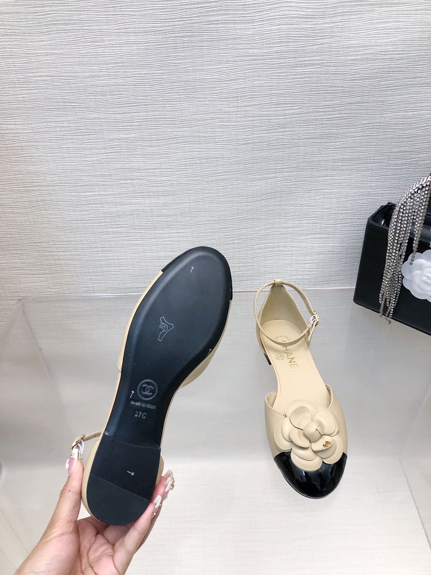 BEIGE MIX BLACK LAMBSKIN CAMELLIA HOLLOW SANDAL - 35