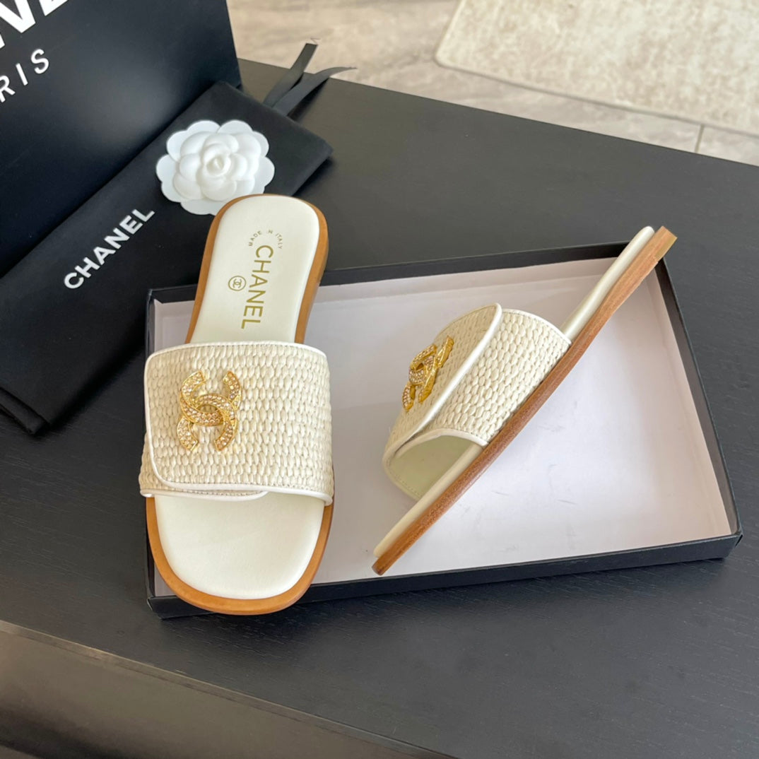 CC Logo Mule Sandal 10mm White Lambskin 610370 - 35