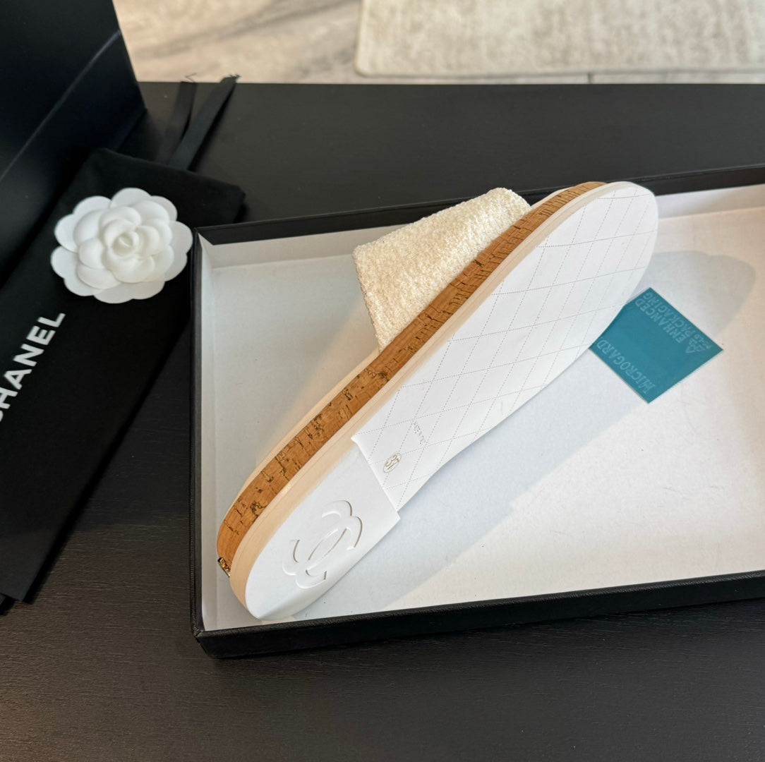 Double C Wood Grain Platform Slippers White Wool - 35