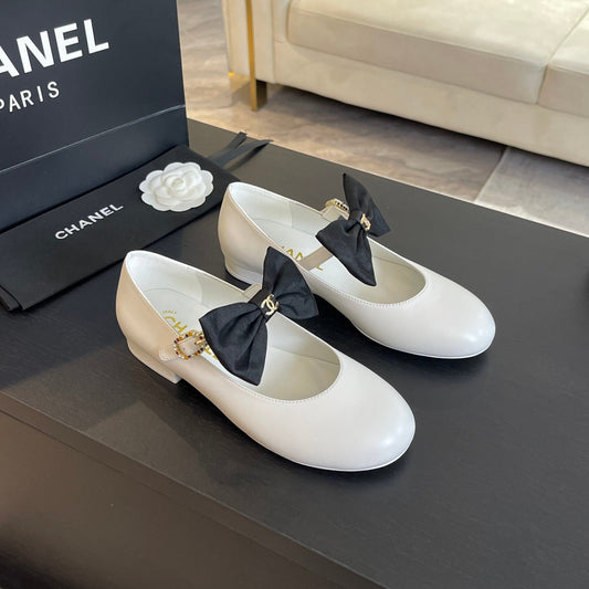 BALLET FLAT WHITE LAMBSKIN WITH BLACK BOW - 35