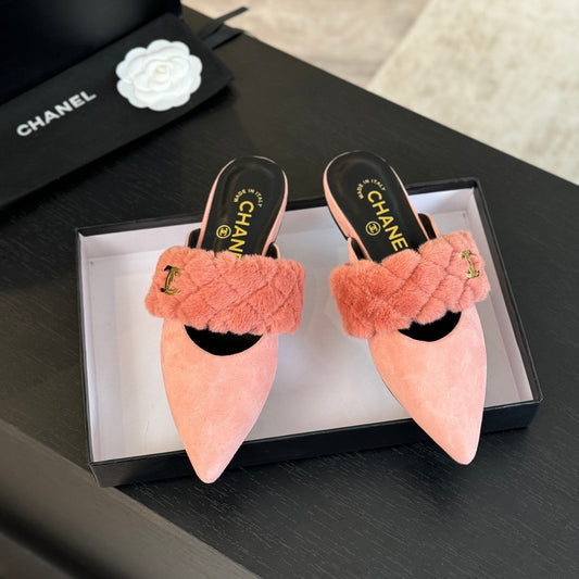 CC MULE IN LIGHT PINK SMOOTH FLEECE WITH GOLD HARDWARE - 35