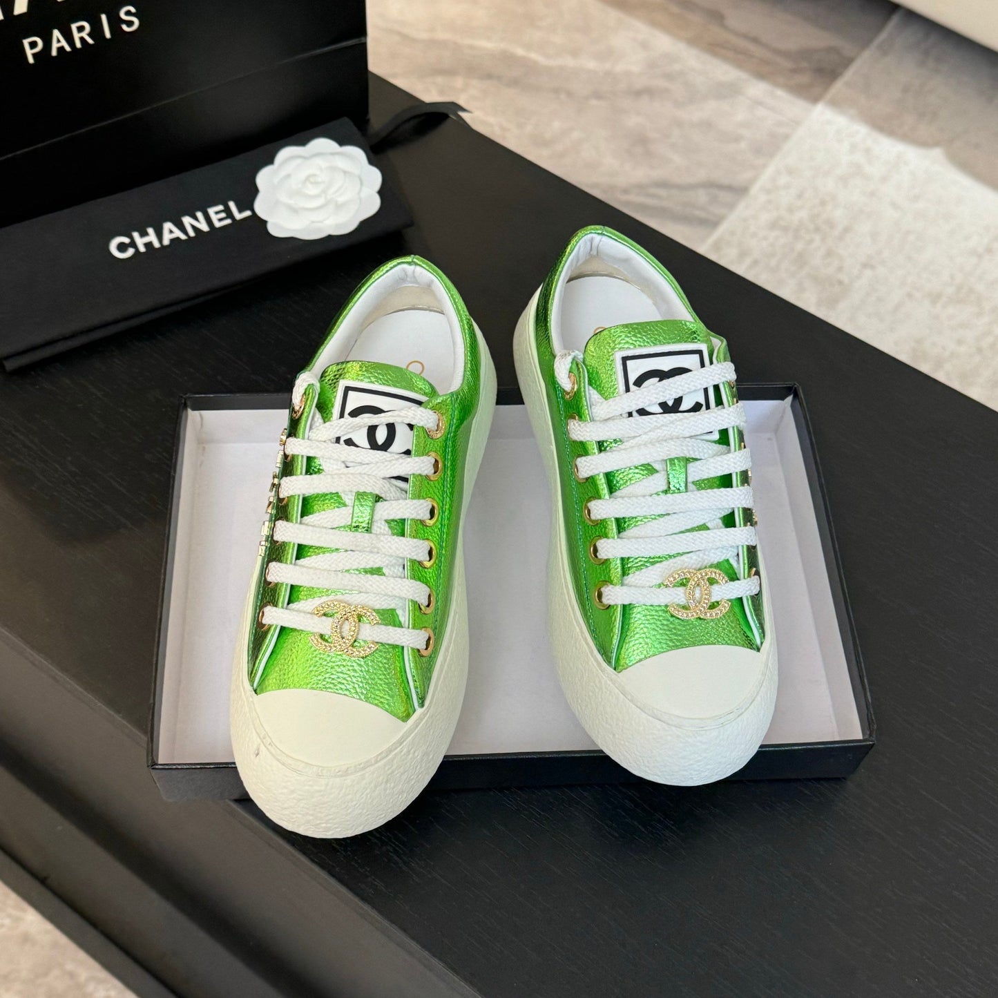 BIG-HEAD COOKIE SHOES IN EMERALD GREEN LAMBSKIN - 35