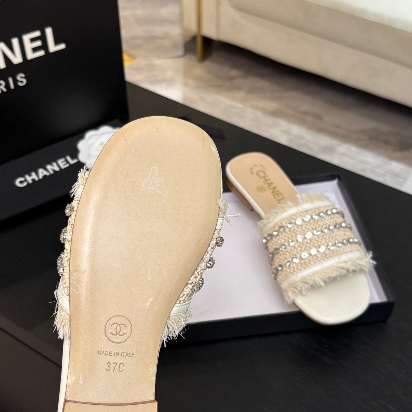 FLAT SANDALS BEIGE AND WHITE WITH CRYSTALS - 35