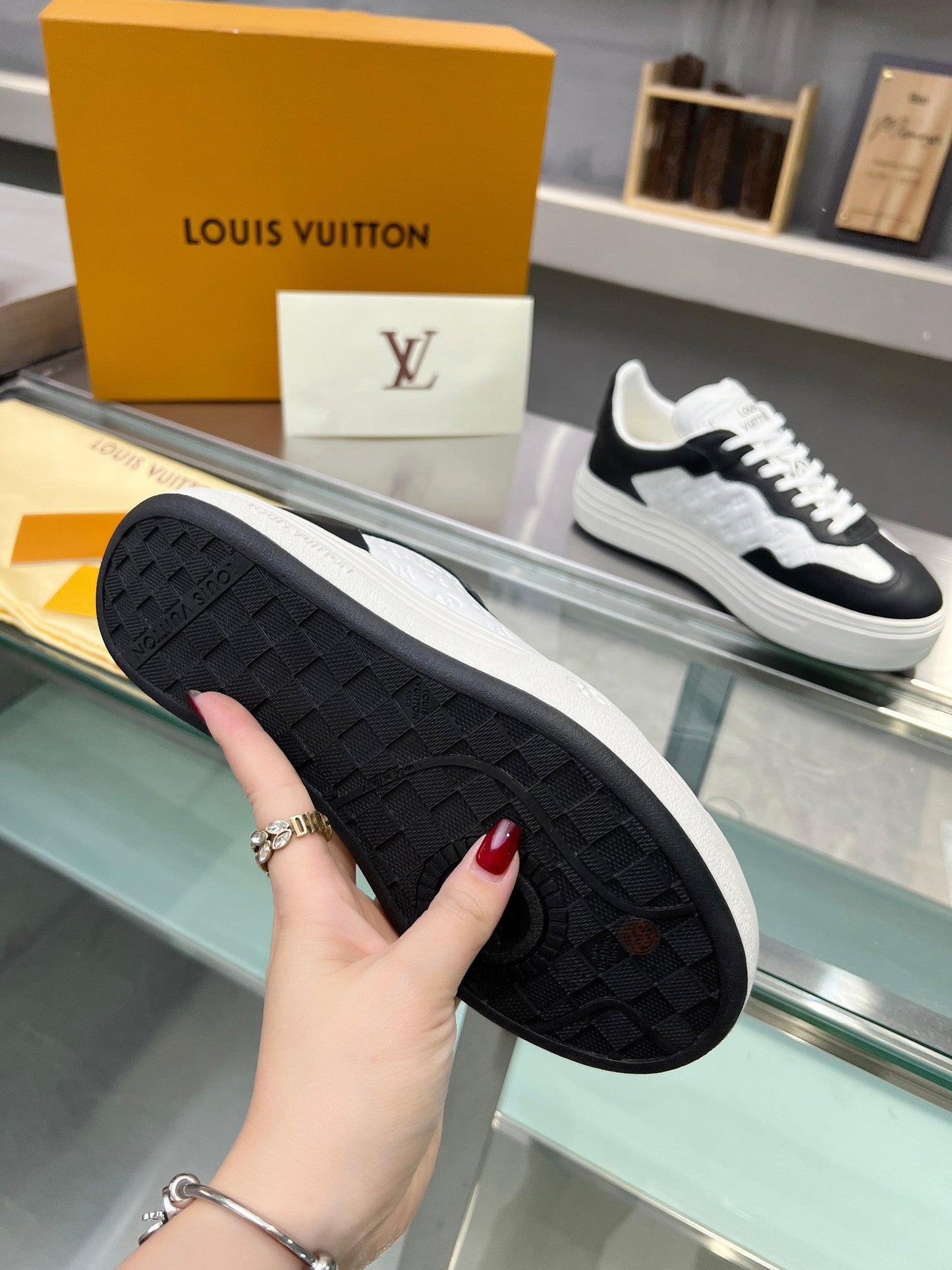 LV WOMEN GROOVY PLATFORM IN WHITE MIX BLACK EMBOSSED CALFSKIN - 35