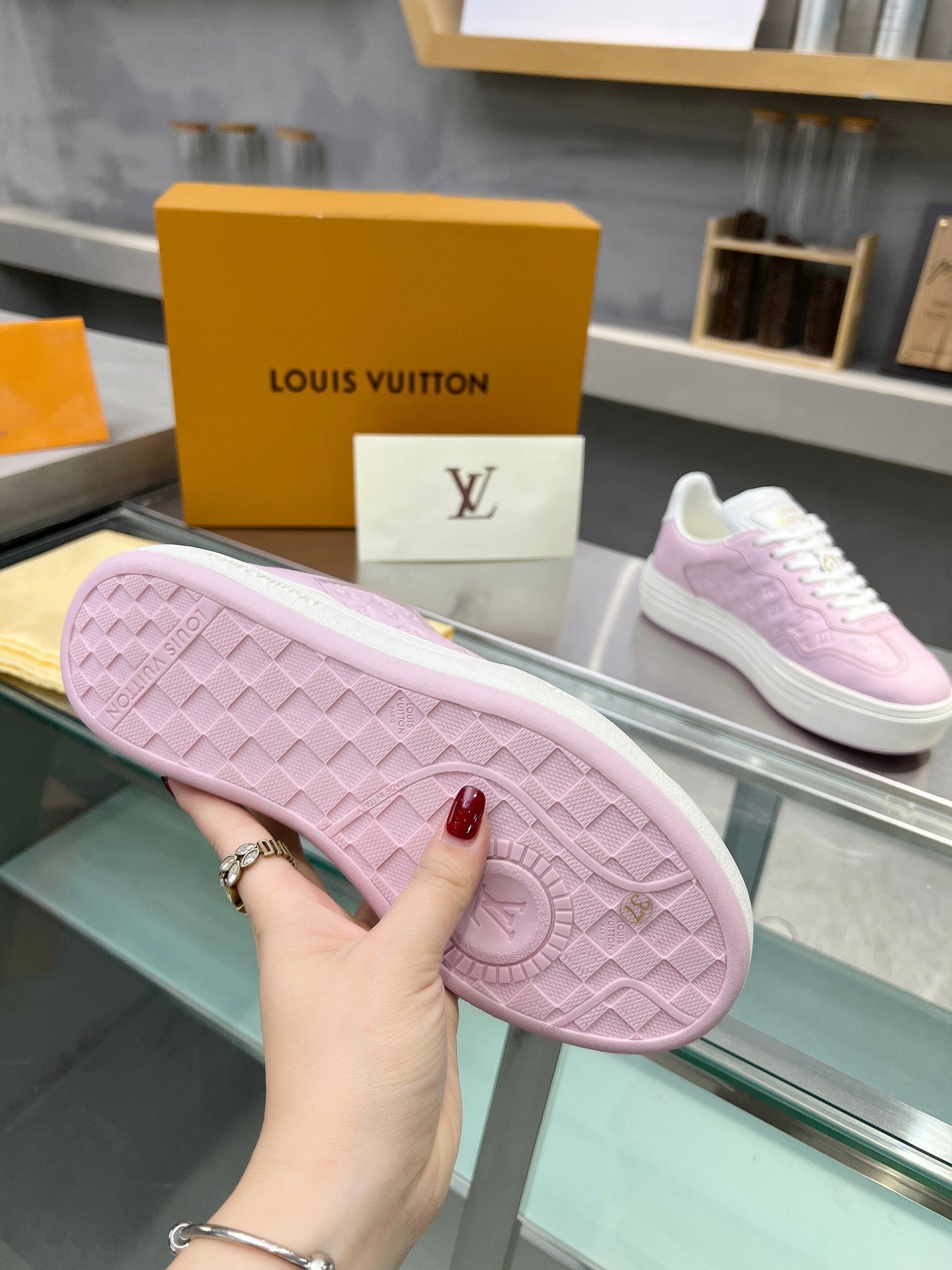 LV WOMEN GROOVY PLATFORM IN LIGHT PINK EMBOSSED CALFSKIN - 35