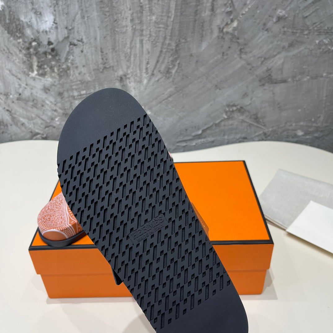 CHYPRE SANDAL CARAMEL CALFSKIN UNIQUE - 35